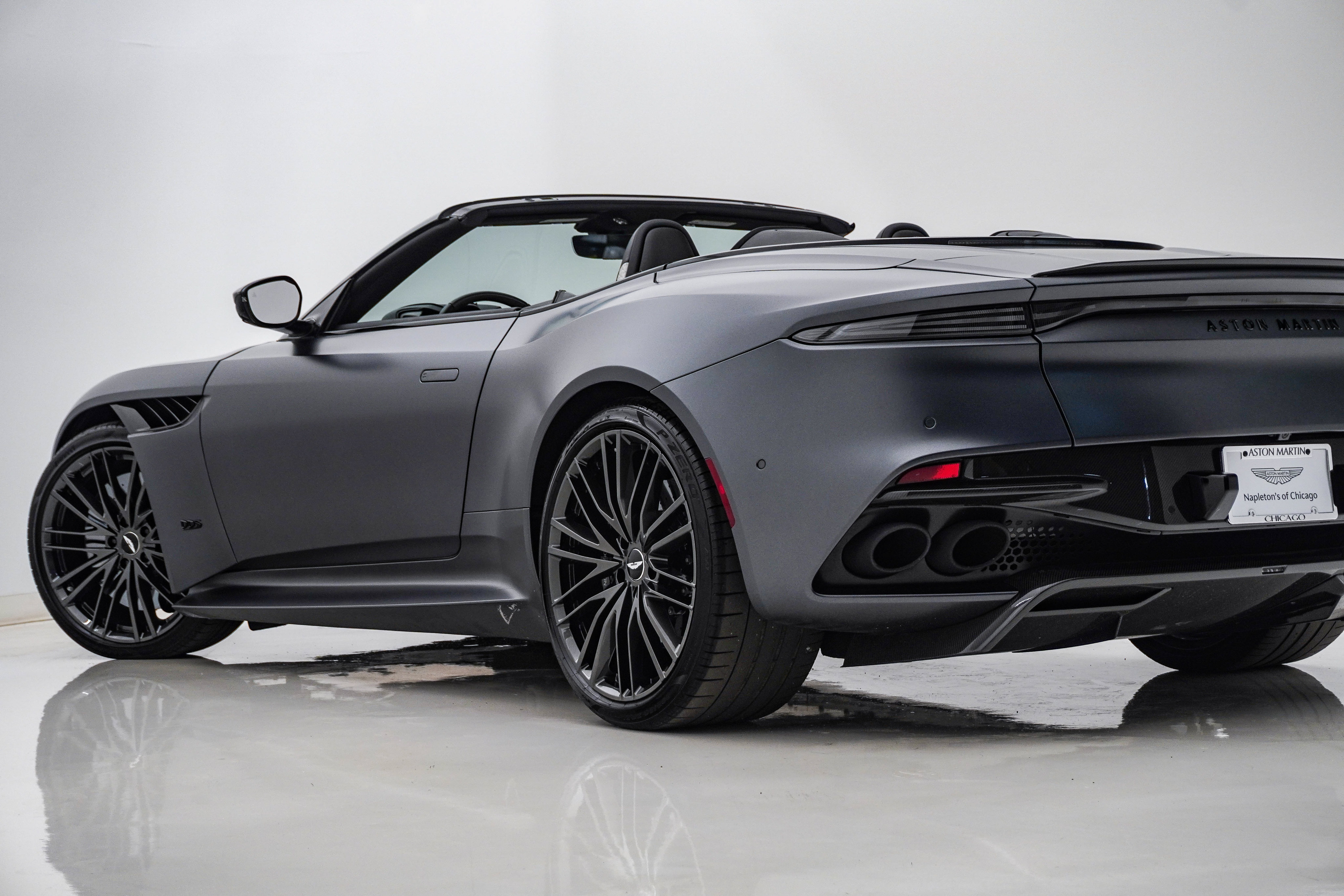 Used 2023 Aston Martin DBS Superleggera Volante RWD image 11