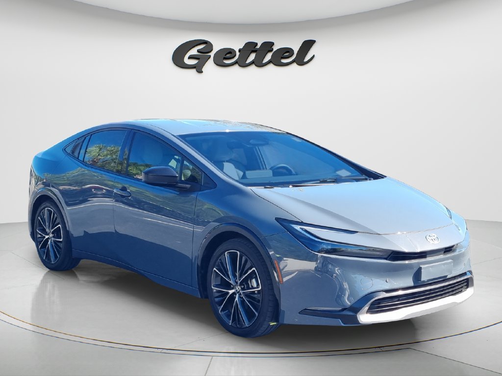 Used 2024 Toyota Prius XLE FWD image 2