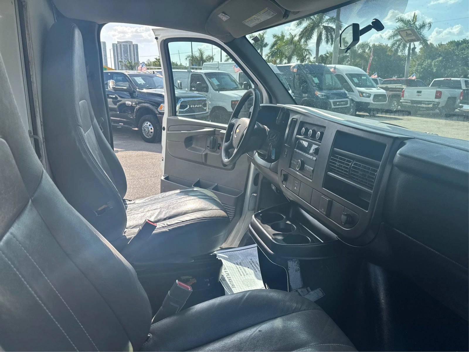 Used 2015 Chevrolet Express 3500 Extended RWD image 10
