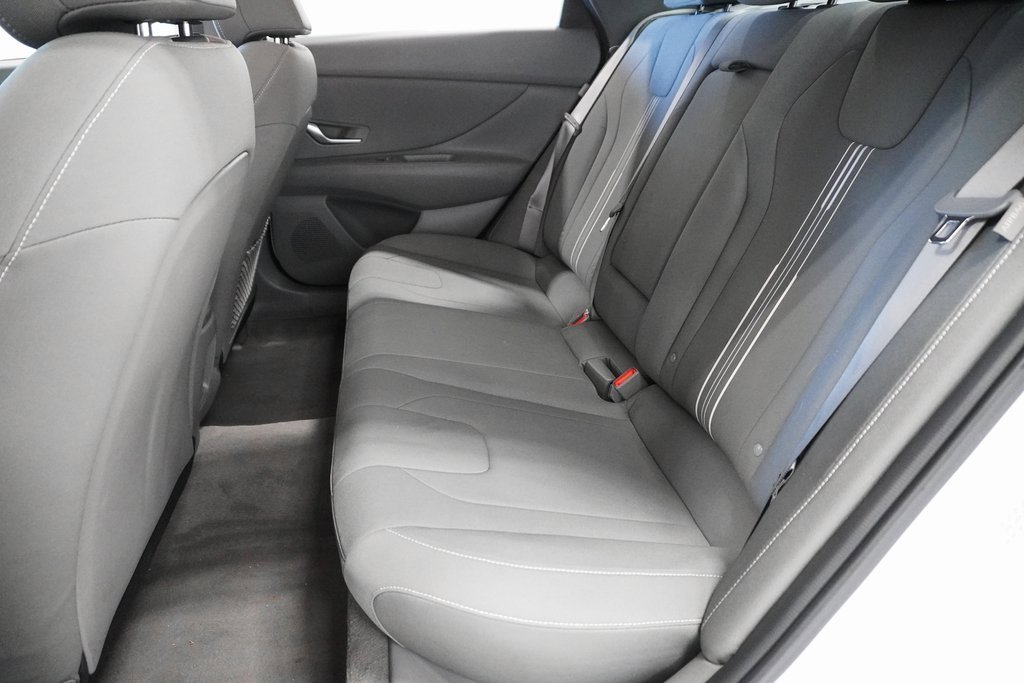 Used 2025 Hyundai Elantra SEL w/ Cargo Package image 16