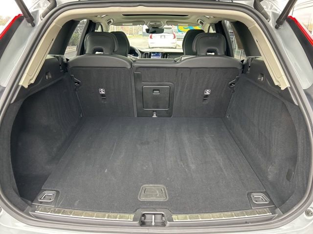 Certified 2025 Volvo XC60 B5 Plus AWD/4WD image 11