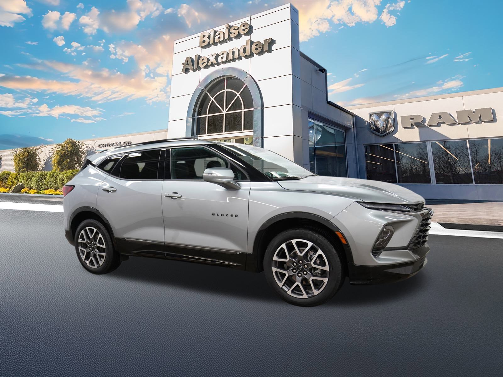 Used 2025 Chevrolet Blazer RS image 1