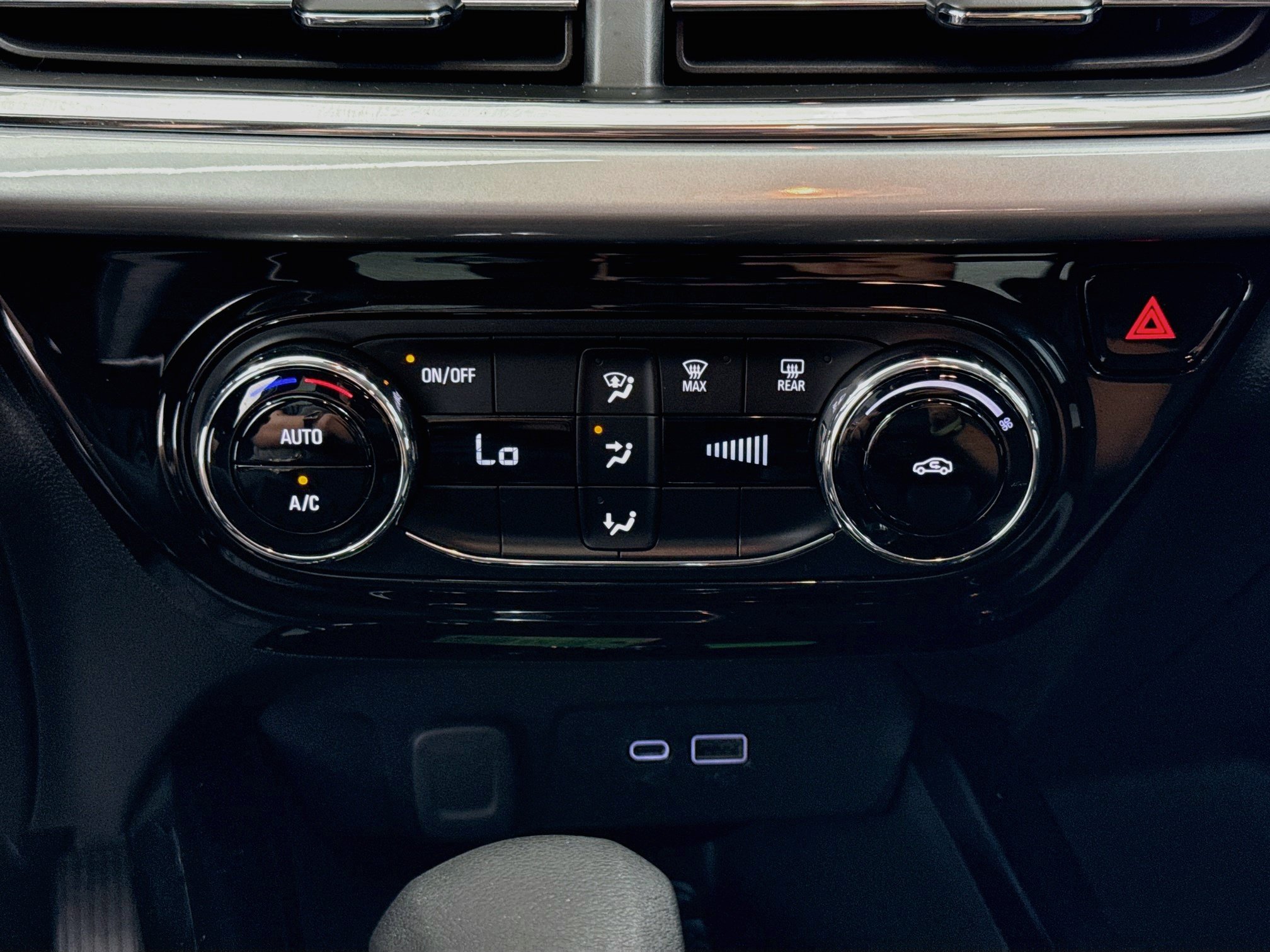 Used 2024 Chevrolet Trax LT FWD image 22