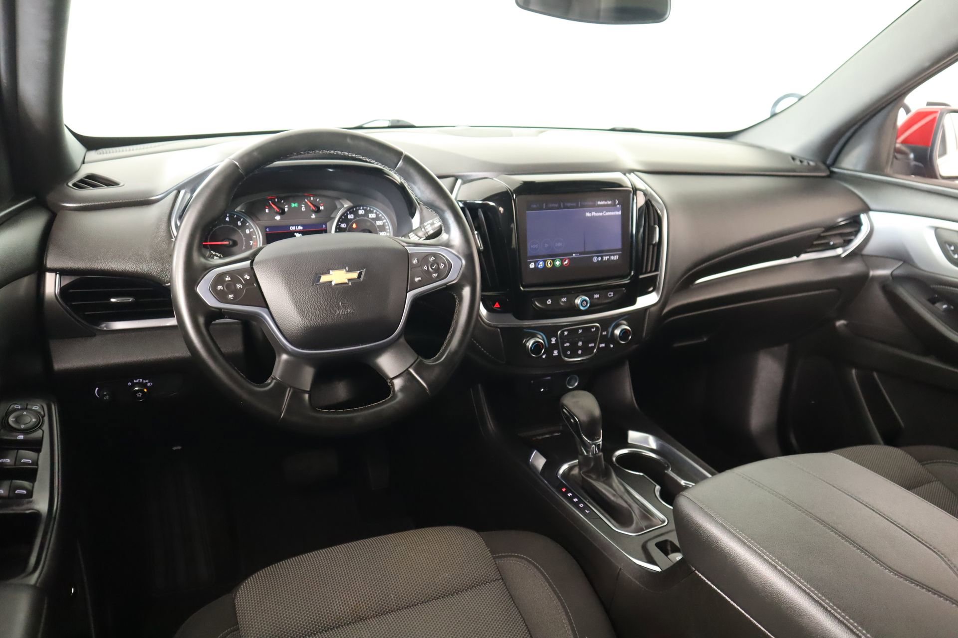 Used 2023 Chevrolet Traverse LT image 2