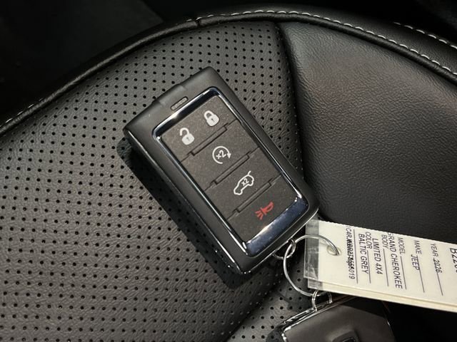 New 2026 Jeep Grand Cherokee L Limited w/ Luxury Tech Group II image 28