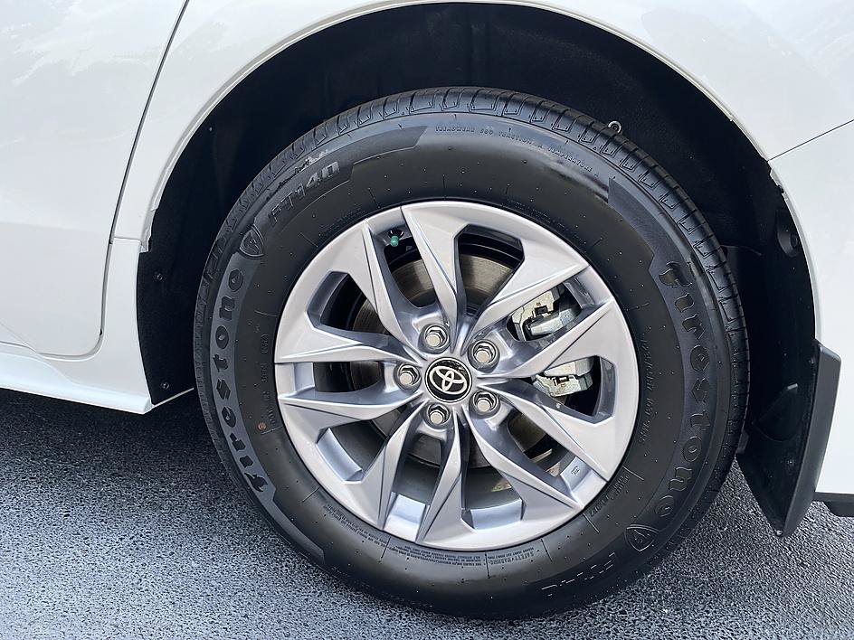 Certified 2026 Toyota Sienna XLE FWD image 29