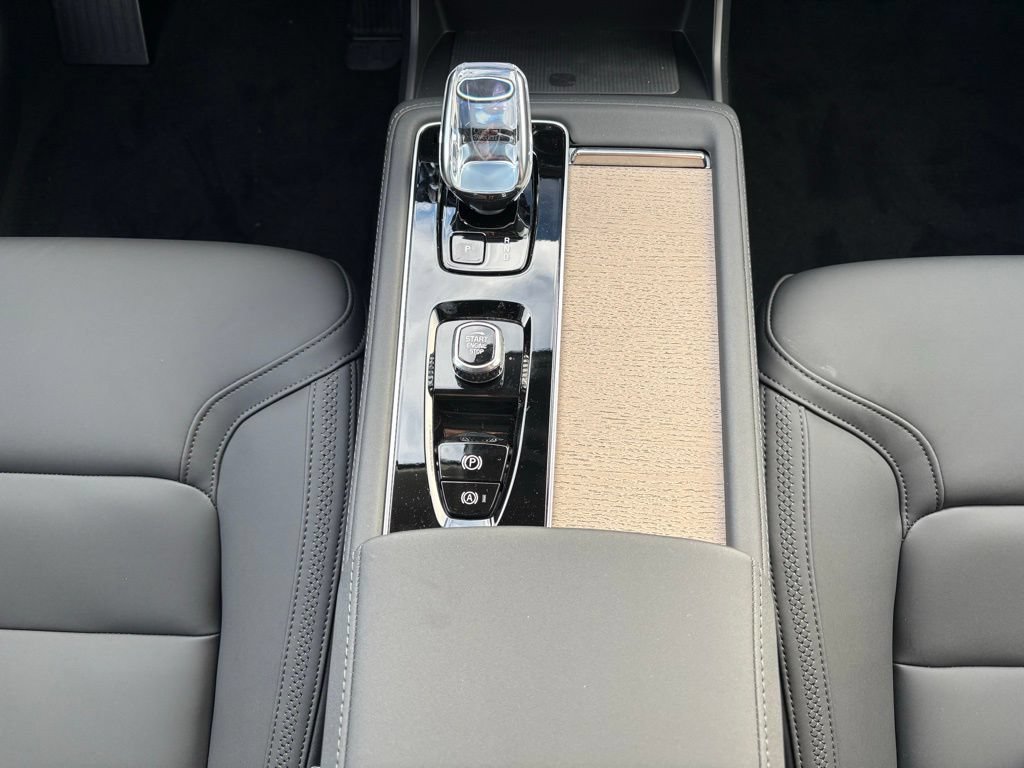 New 2026 Volvo XC90 B6 Plus w/ Protection Package AWD/4WD image 13