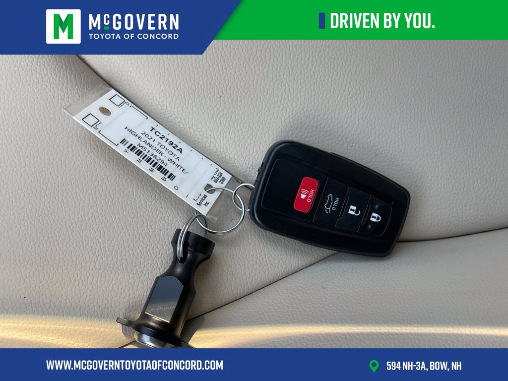 Used 2021 Toyota Highlander XLE AWD/4WD image 44