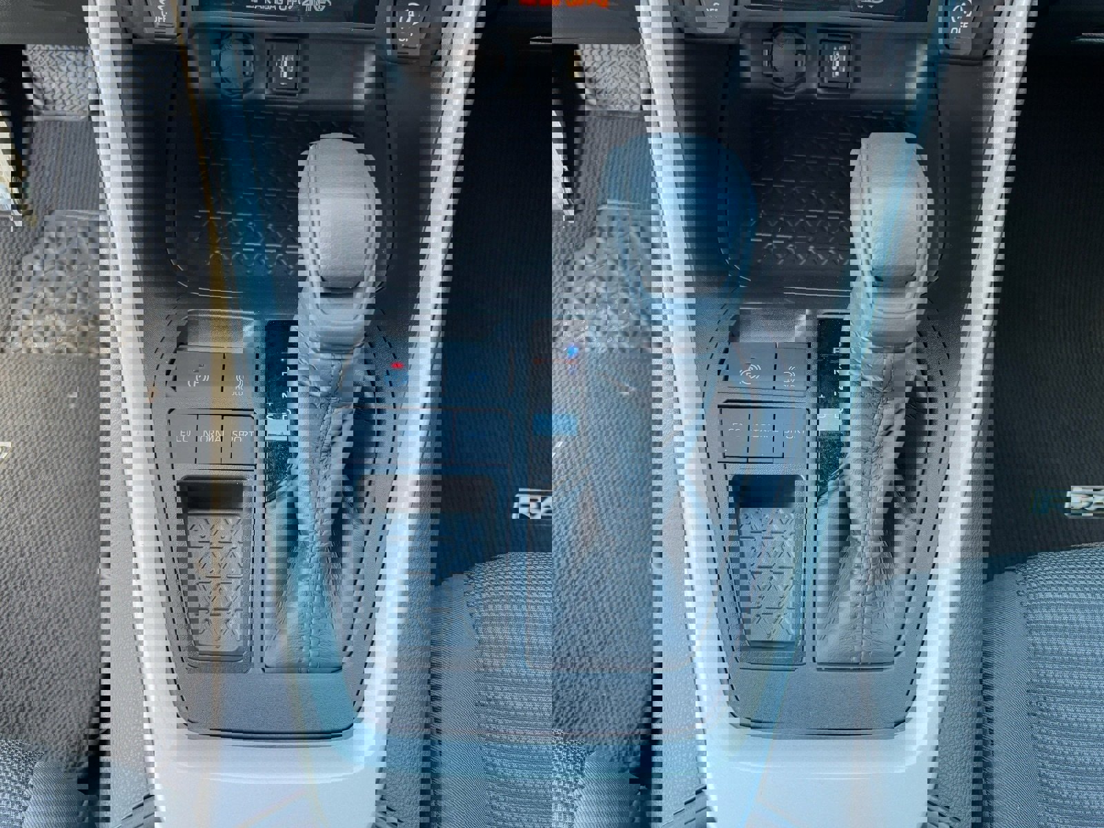 Used 2025 Toyota RAV4 LE image 27