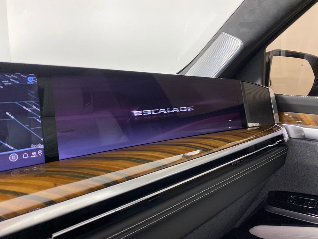 Used 2025 Cadillac Escalade ESV Sport Platinum w/ LPO, ONYX Package image 21