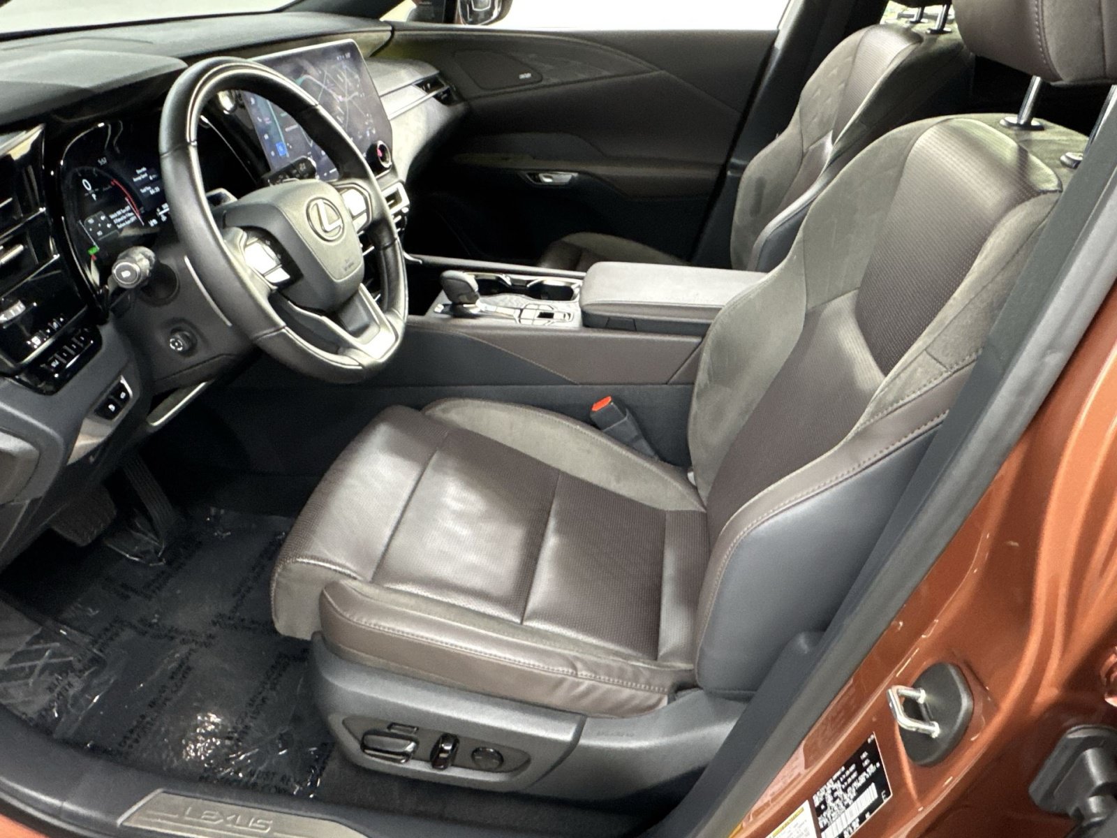 Used 2025 Lexus RX 450h AWD w/ Convenience Package image 16