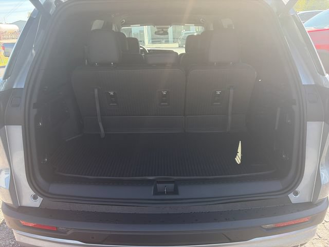 New 2027 Chevrolet Traverse LT w/ LPO, Floor Liner Package AWD/4WD image 16