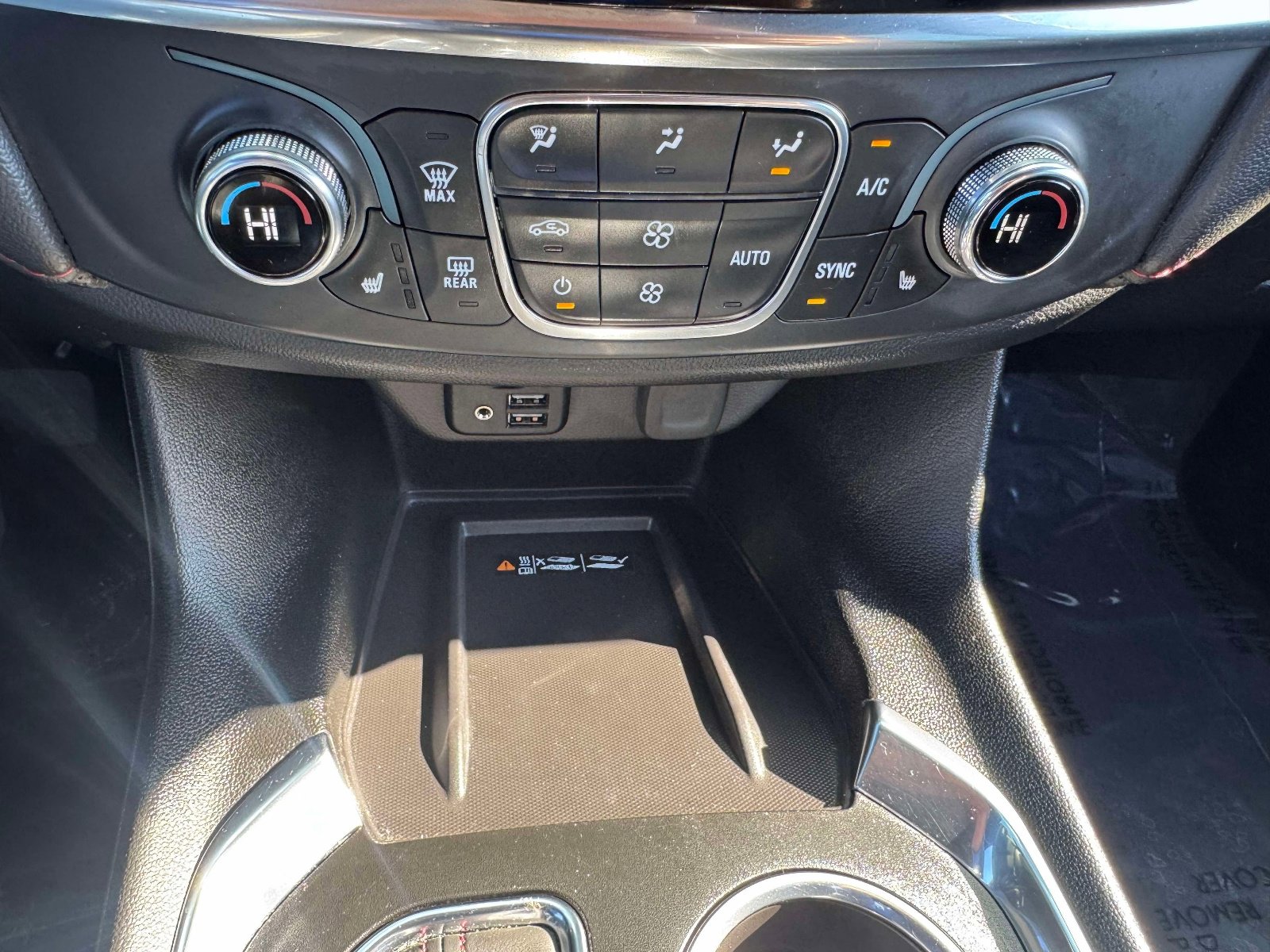 Used 2023 Chevrolet Traverse RS image 32