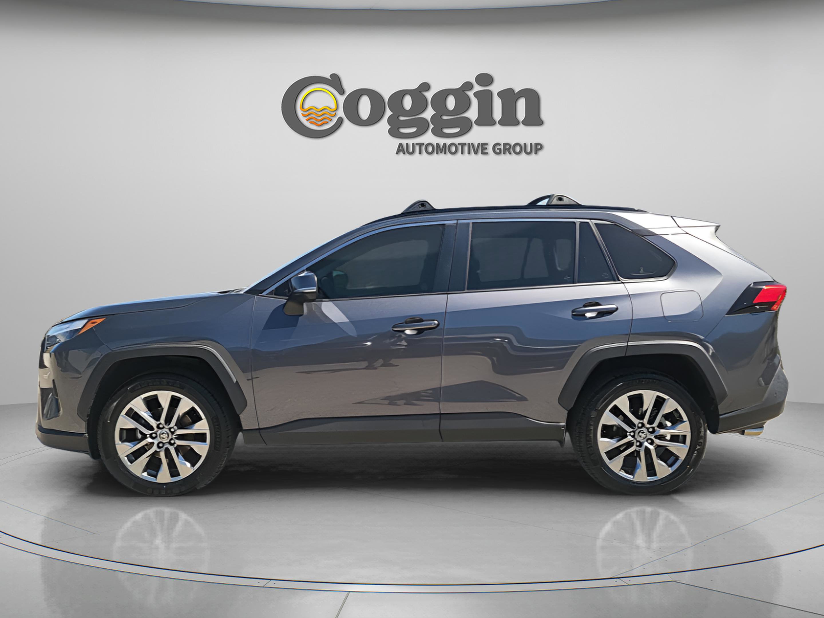 Used 2023 Toyota RAV4 XLE Premium image 3