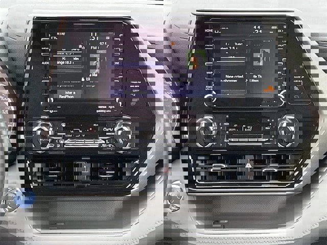 Used 2022 Toyota Highlander LE image 16