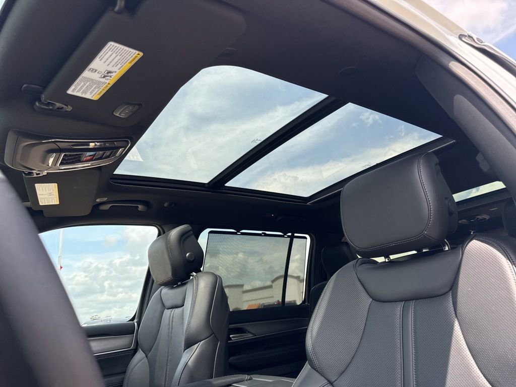 New 2025 Jeep Wagoneer L Series III w/ Premium Group I image 32