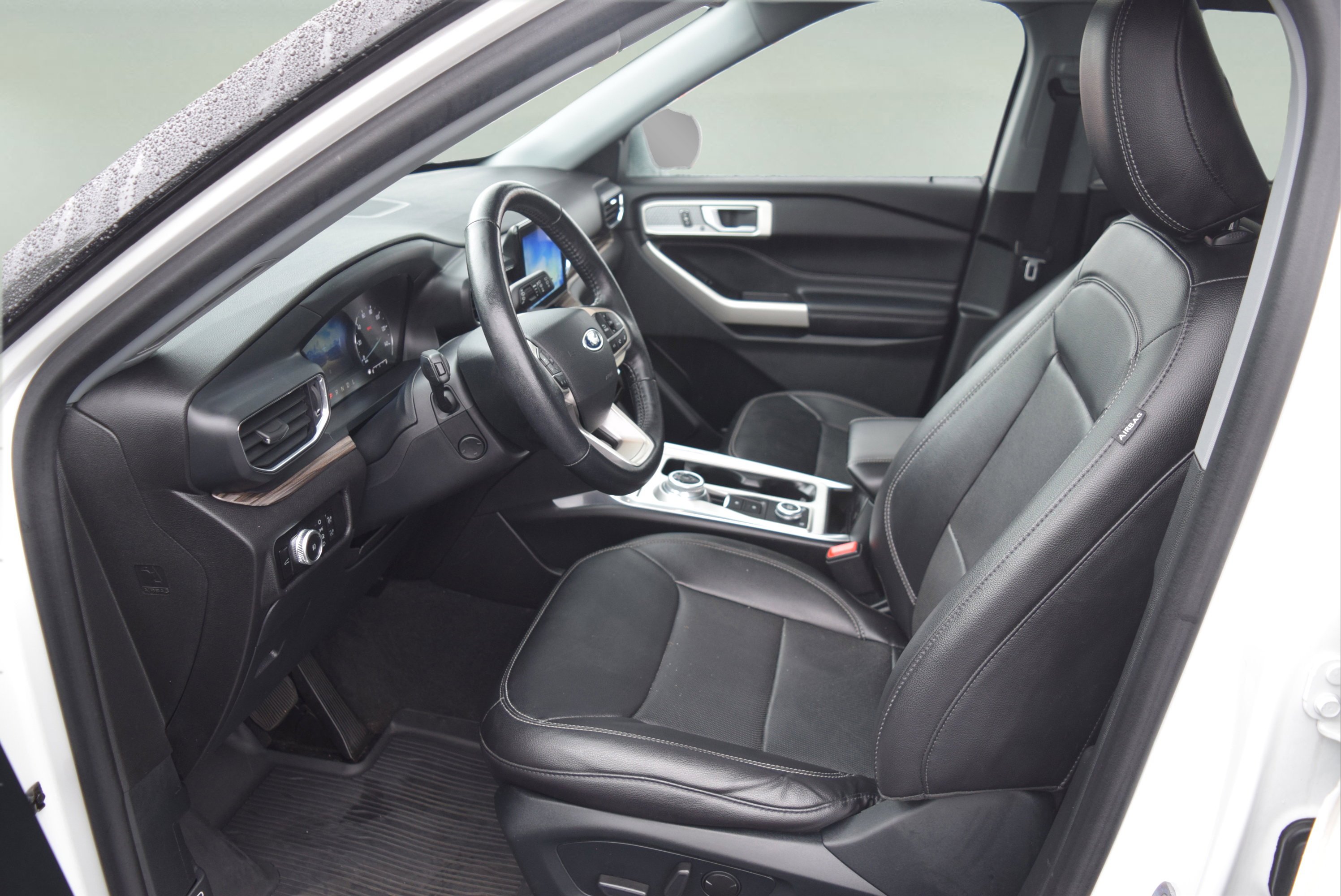 Used 2023 Ford Explorer Limited w/ Equipment Group 301A AWD/4WD image 10