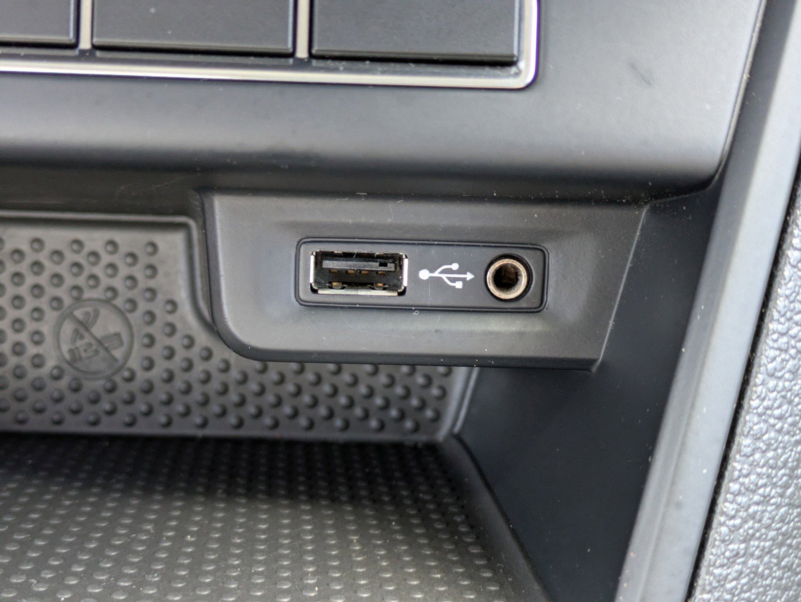 Used 2017 Volkswagen Tiguan S image 22