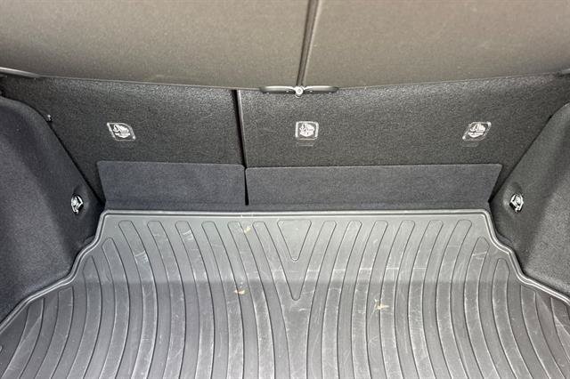 Used 2025 Toyota Prius LE FWD image 16