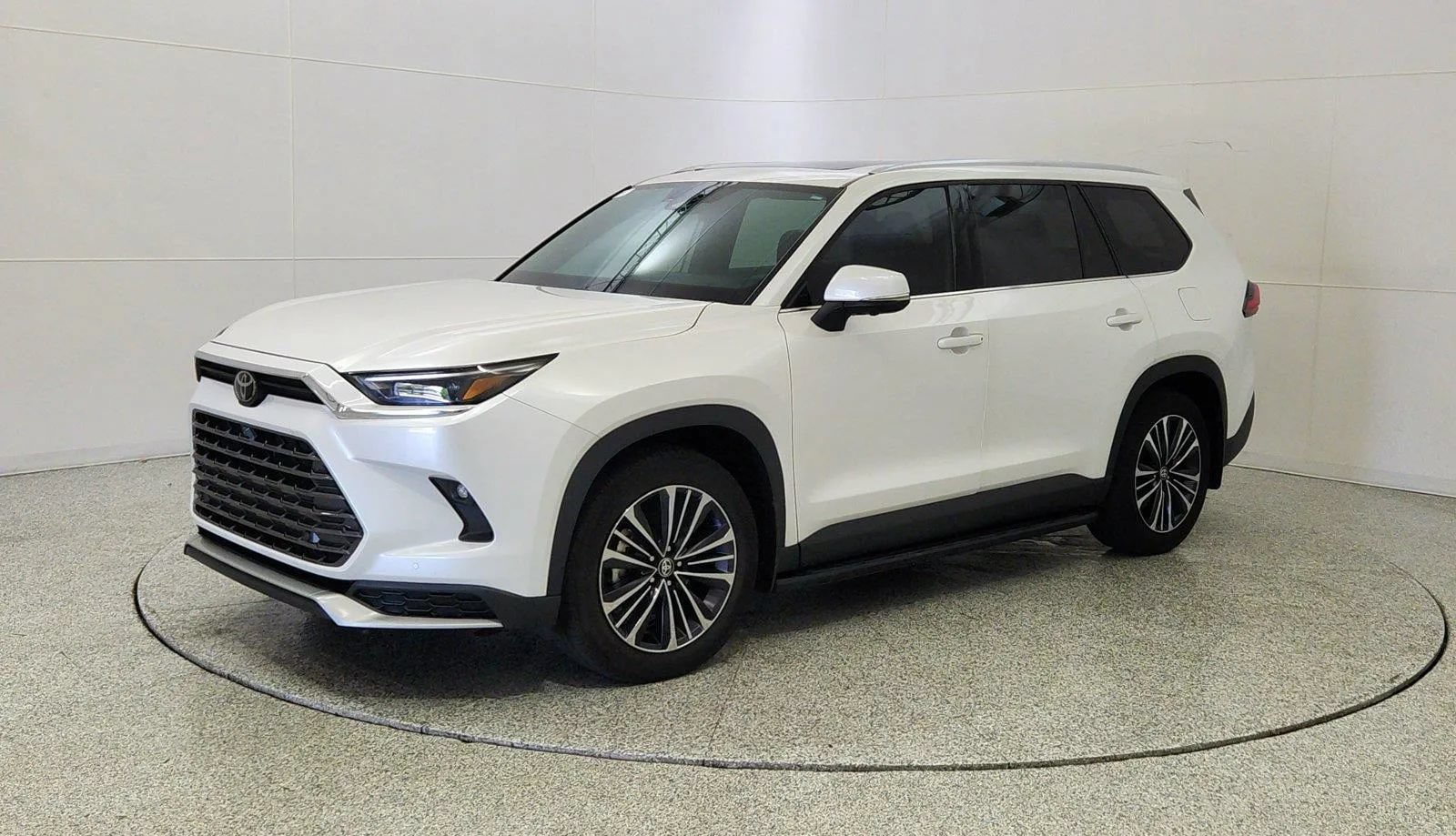Used 2024 Toyota Grand Highlander AWD Hybrid image 3
