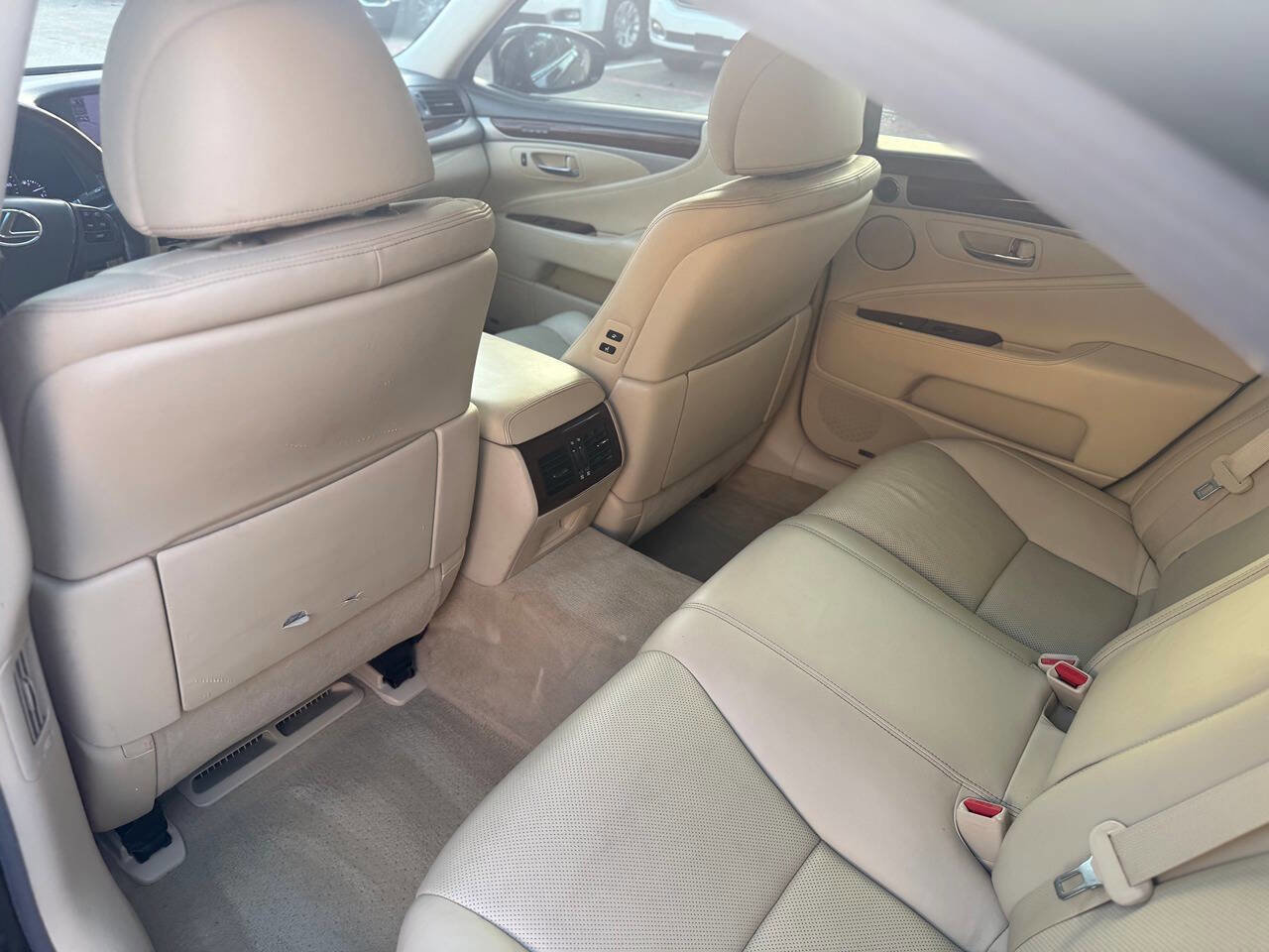 Used 2013 Lexus LS 460 w/ Comfort Pkg image 26
