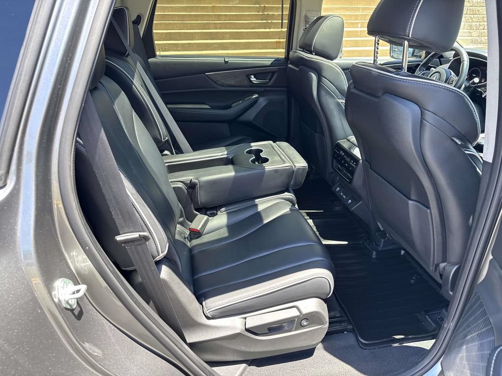 Used 2023 Acura MDX SH-AWD w/ Advance Package image 11