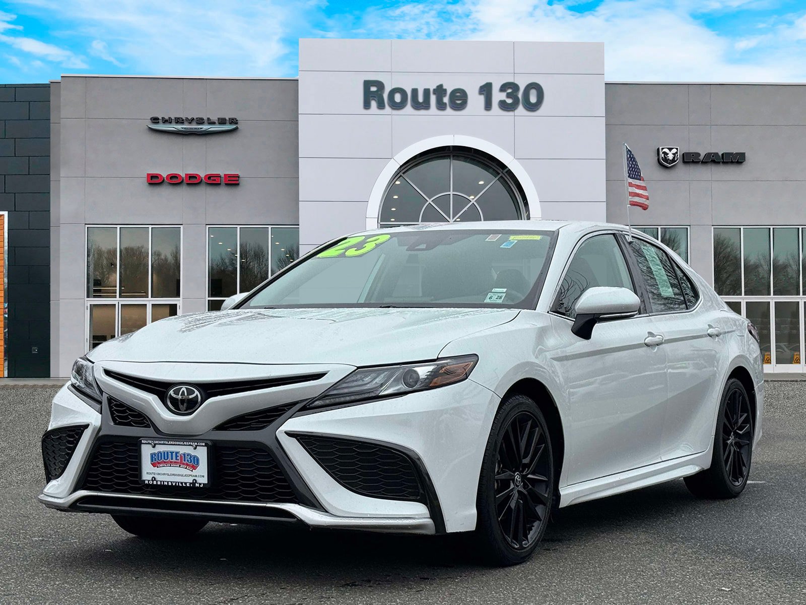 Used 2023 Toyota Camry XSE FWD image 2