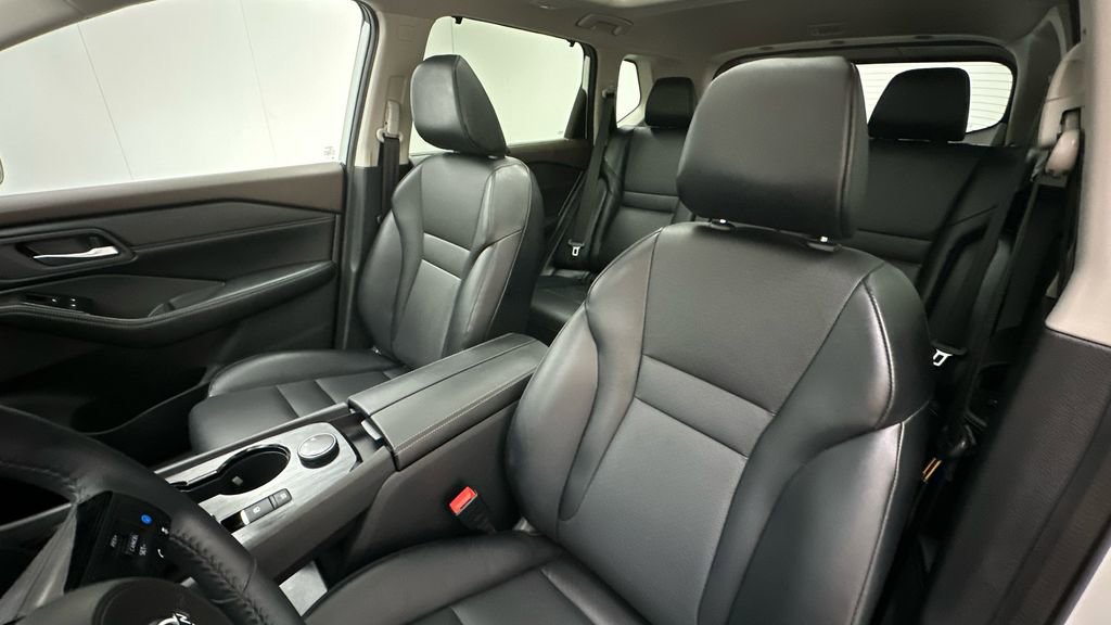 Certified 2022 Nissan Rogue SV w/ SV Premium Package image 9