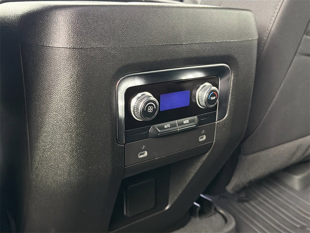 Used 2024 GMC Yukon SLE image 23