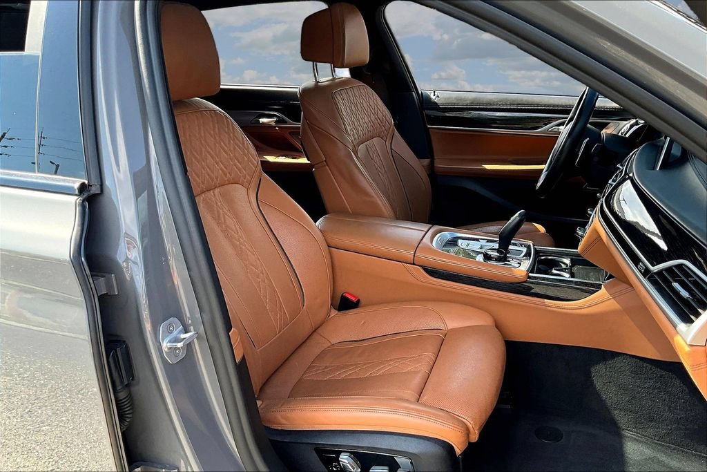 Used 2020 BMW 740i w/ M Sport Package RWD image 29