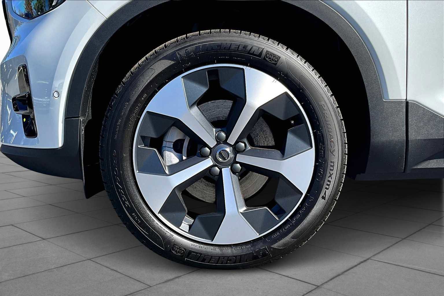 New 2025 Volvo XC40 B5 Plus w/ Protection Package Premier image 16