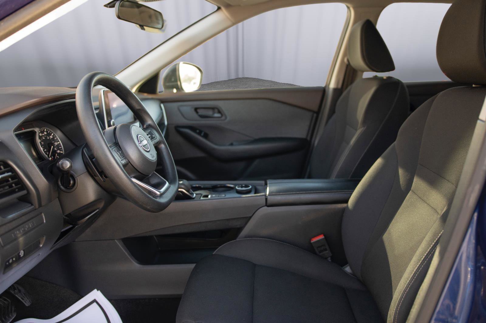 Used 2023 Nissan Rogue S image 2