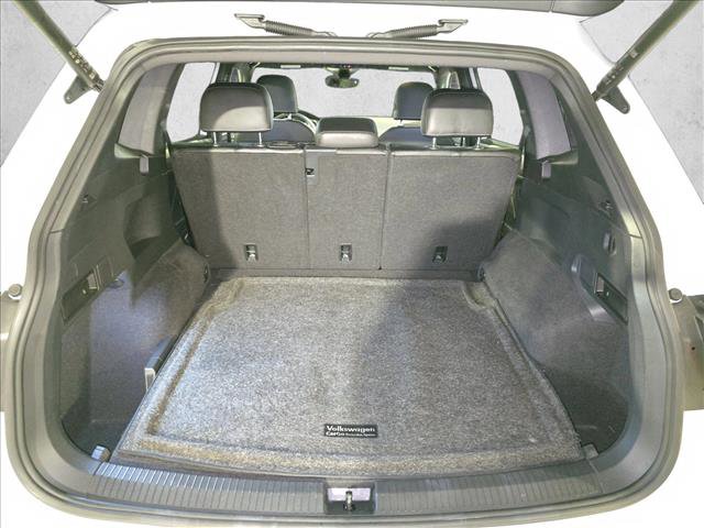 Used 2022 Volkswagen Tiguan SE R-Line image 12