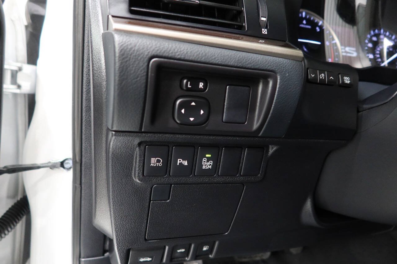Used 2018 Lexus ES 350 w/ Navigation System Package FWD image 28