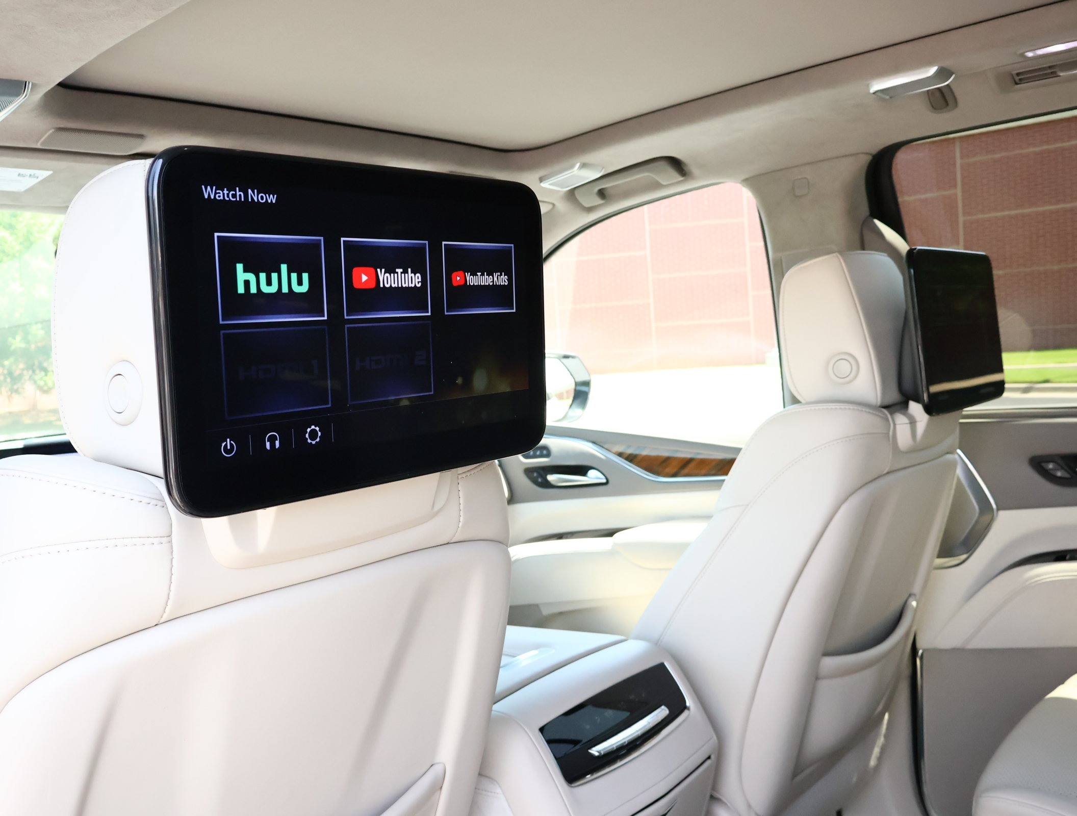 Used 2024 Cadillac Escalade ESV Sport Platinum w/ LPO, ONYX Package AWD/4WD image 5