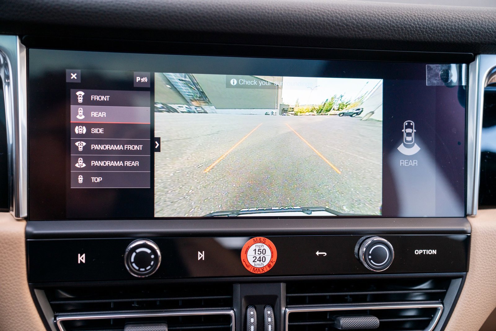 Certified 2025 Porsche Macan image 16