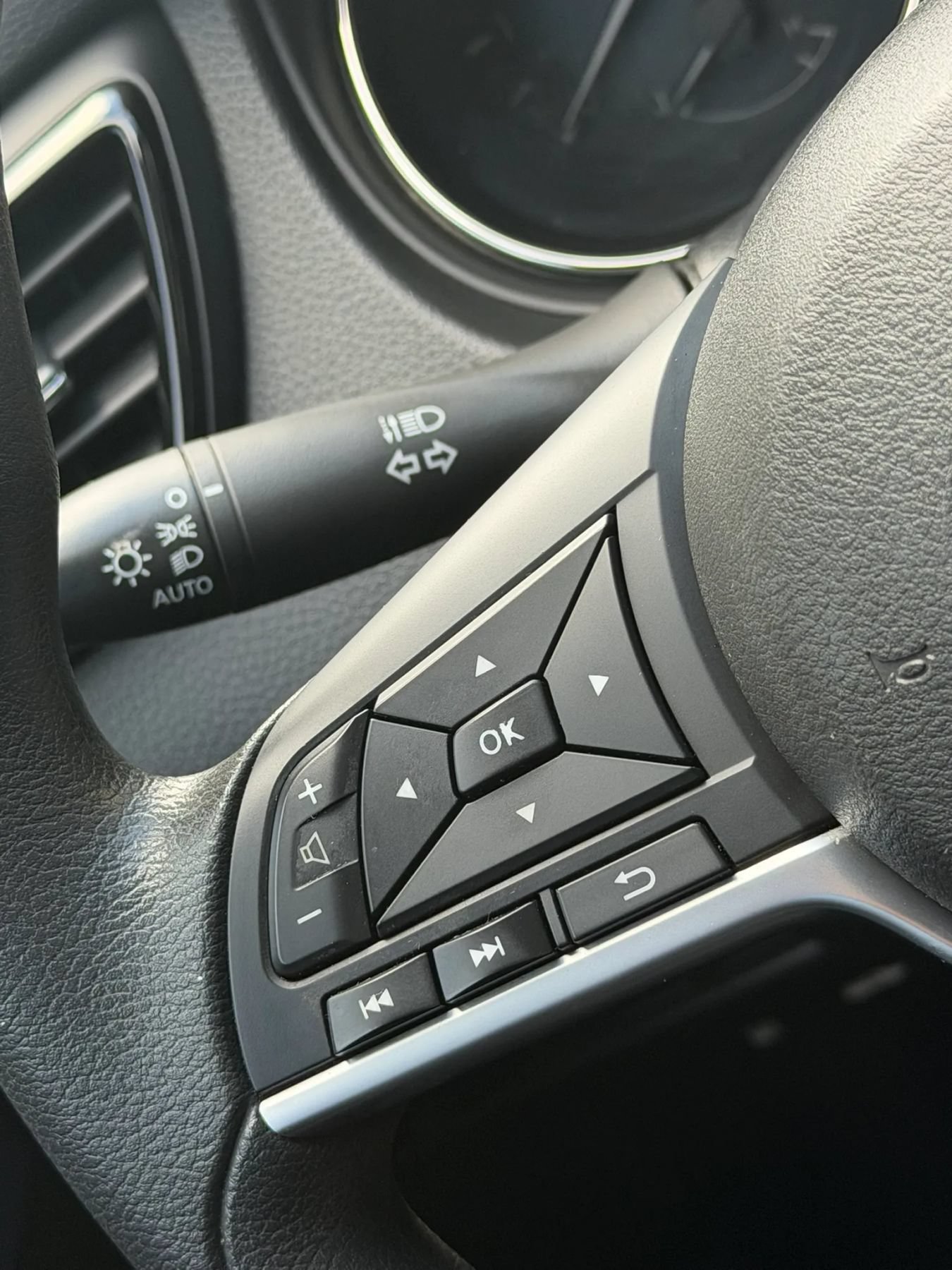 Used 2020 Nissan Rogue Sport S w/ Appearance Package FWD image 16