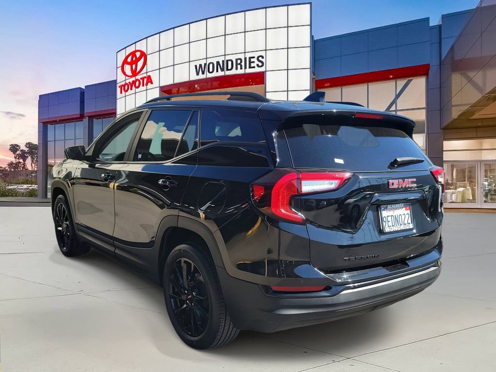 Used 2023 GMC Terrain SLE w/ Elevation Edition image 3