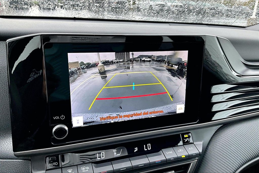 Used 2025 Toyota Camry SE FWD image 20