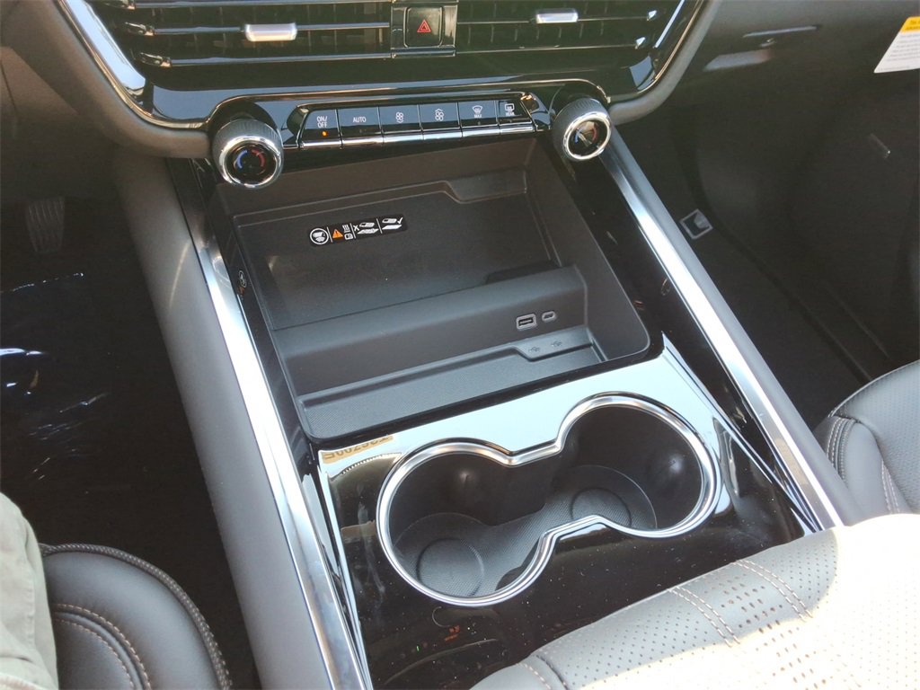 New 2026 Chevrolet Suburban High Country image 29