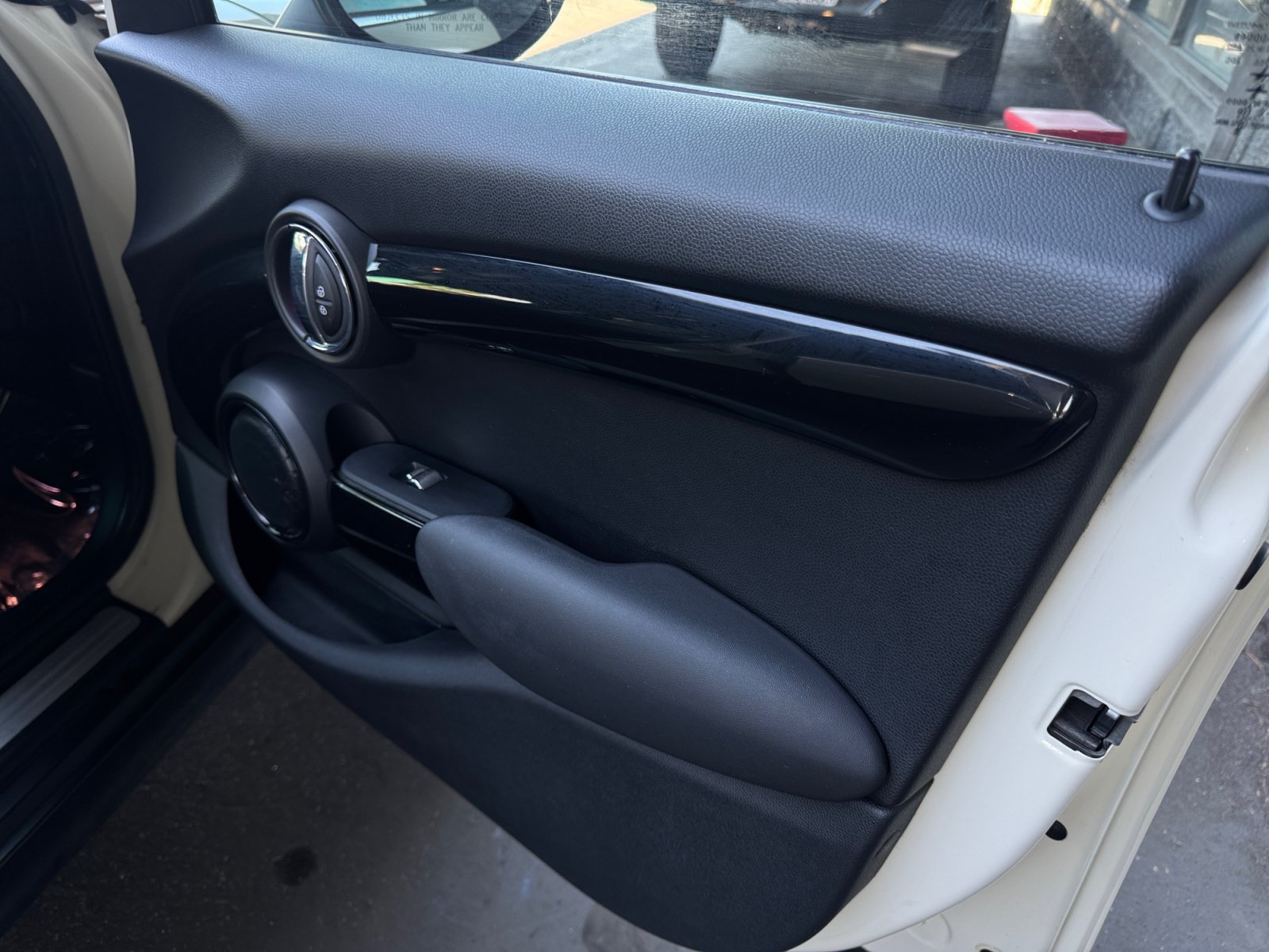 Used 2019 MINI Cooper 4-Door Hardtop w/ Signature Upholstery Package FWD image 24