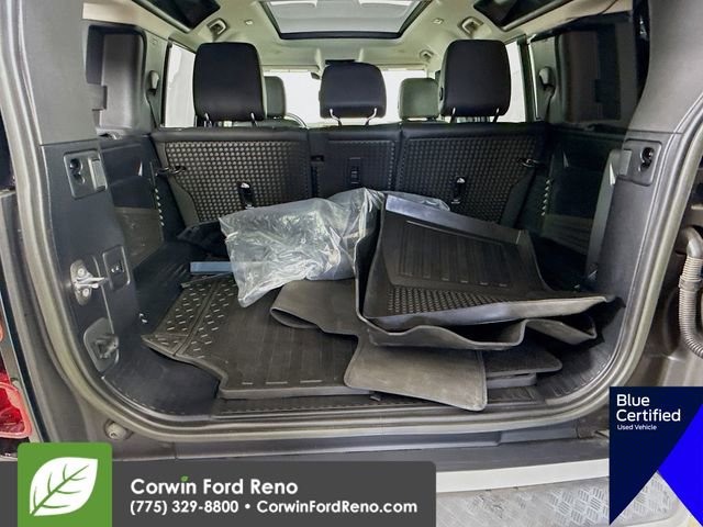 Used 2023 Land Rover Defender 110 SE image 28