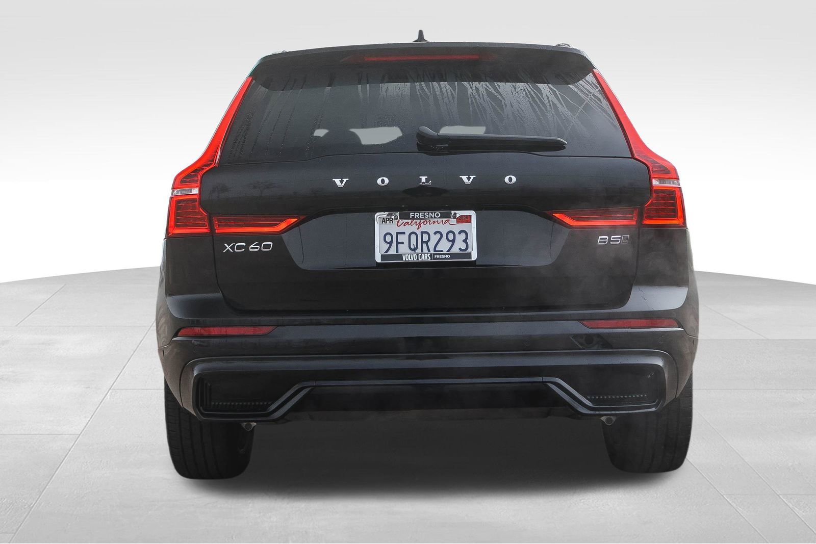 Used 2023 Volvo XC60 B5 Plus image 7