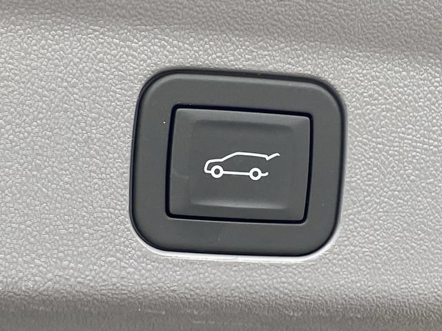 Certified 2026 Cadillac Escalade IQL Sport 1 w/ LPO, Floor Liner Package AWD/4WD image 9