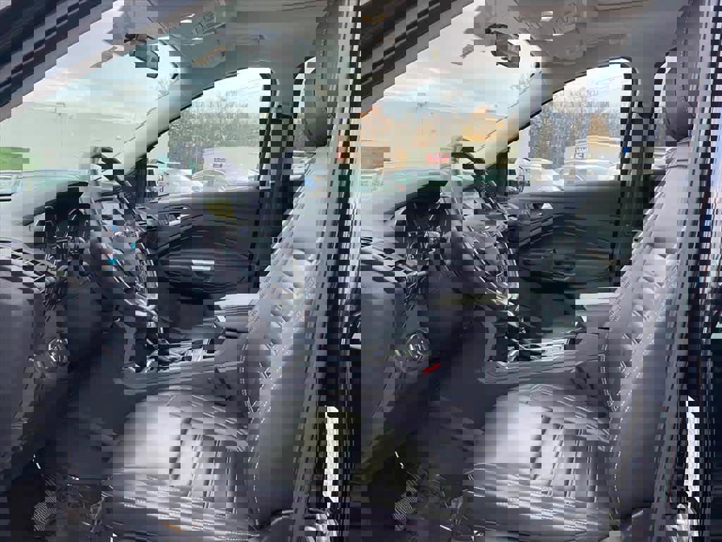 Used 2019 Ford Escape SEL image 14