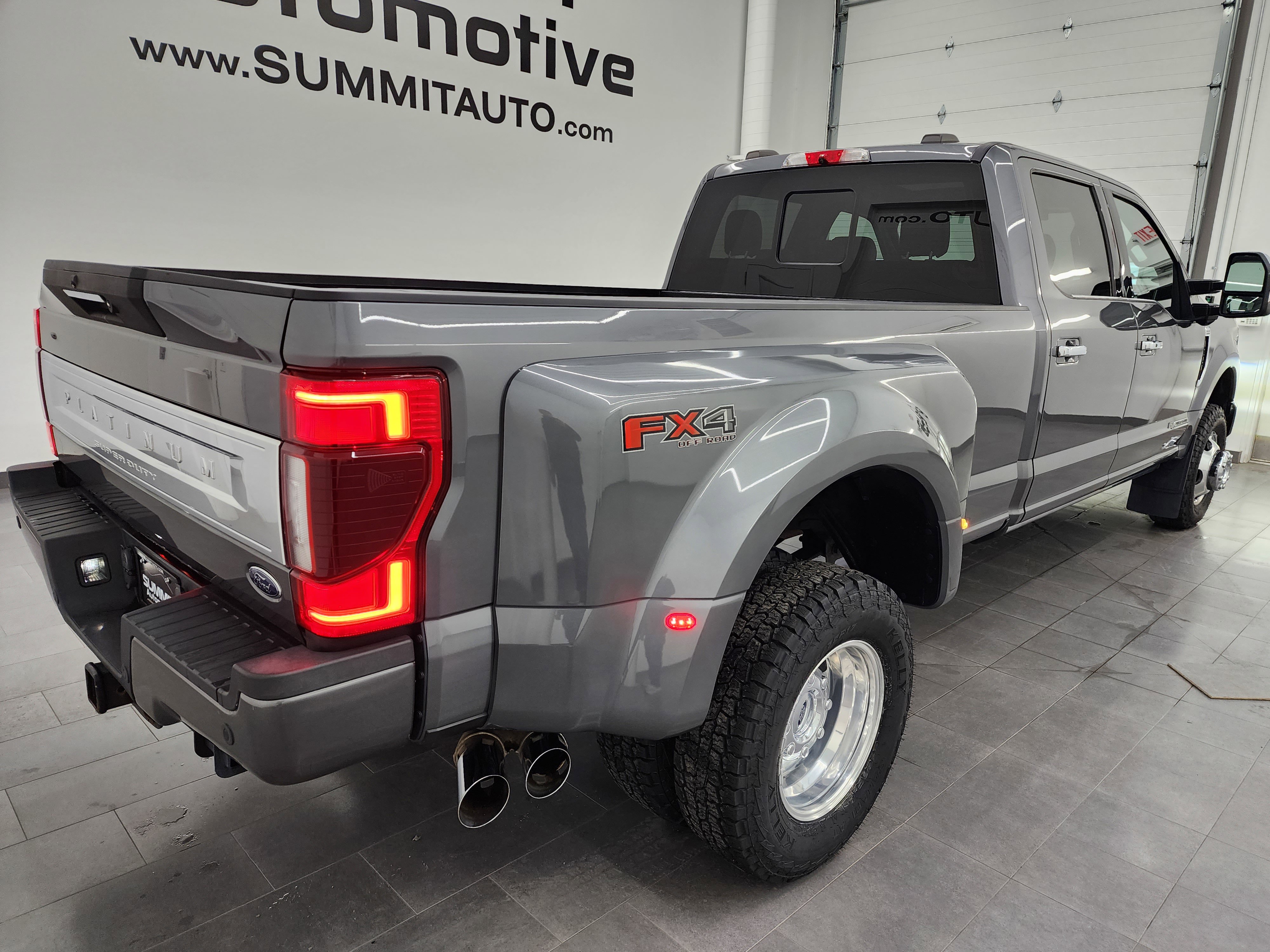Used 2022 Ford F350 Platinum AWD/4WD image 3