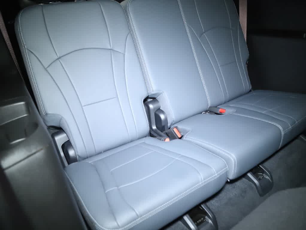 Used 2024 Buick Enclave Essence FWD image 33