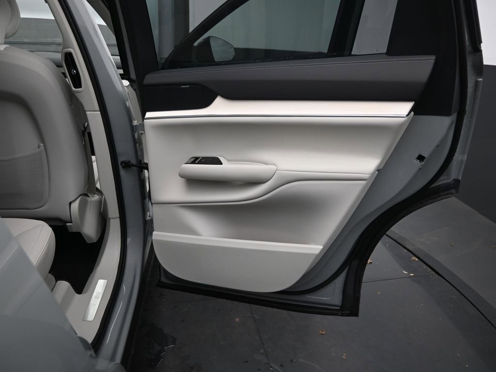 Used 2025 Volvo EX90 Ultra image 32