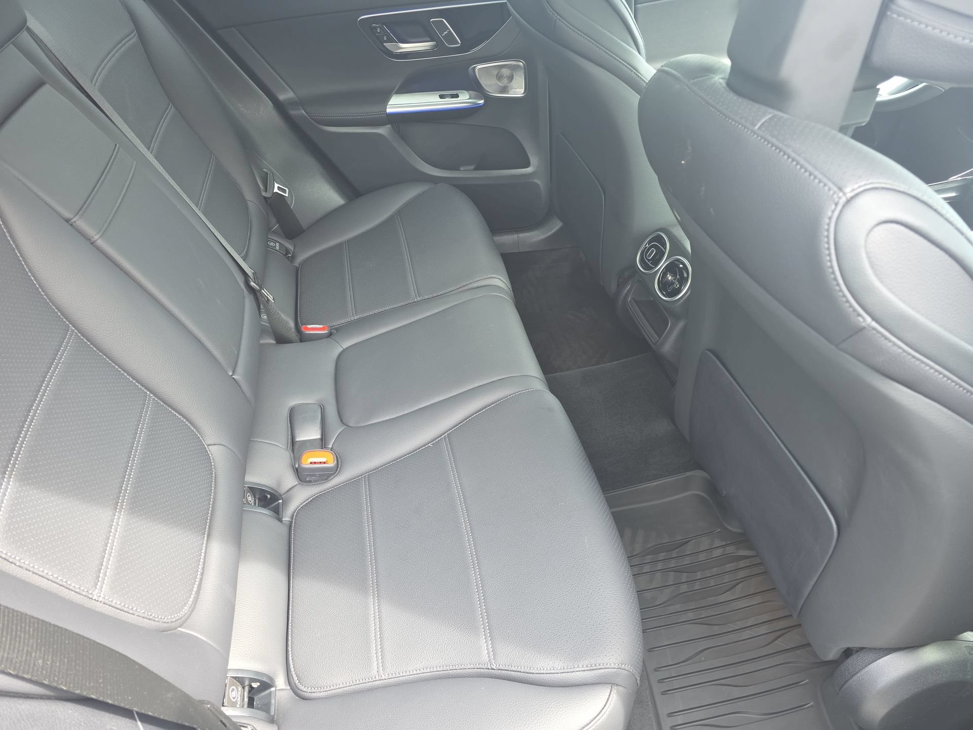 Used 2025 Mercedes-Benz GLC 300 4MATIC image 11