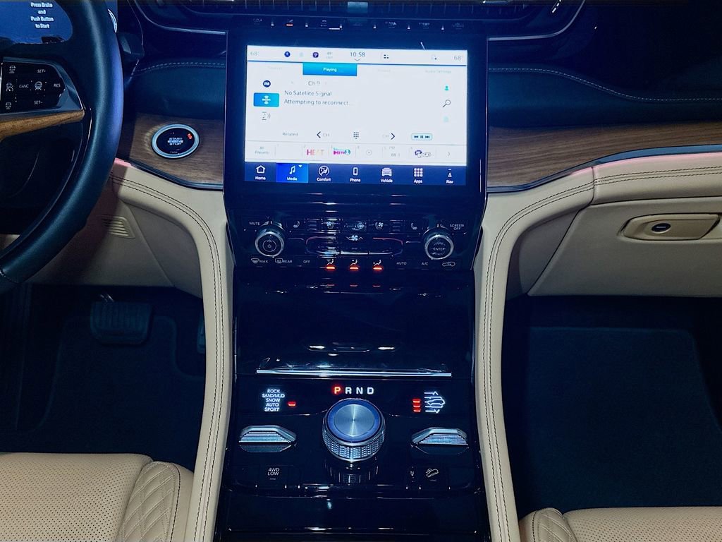 Used 2025 Jeep Grand Cherokee Summit AWD/4WD image 31